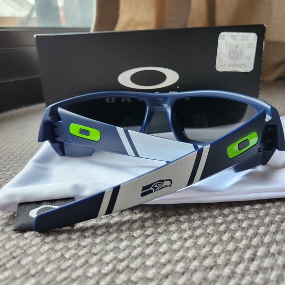 Oakley Seattle Seahawks Sunglasses - Picture 2 of 6